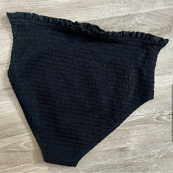 NWT SEA Bobby Smocked Bikini Bottom High-Waisted Black
Stretchy bottom only S - Picture 4 of 9